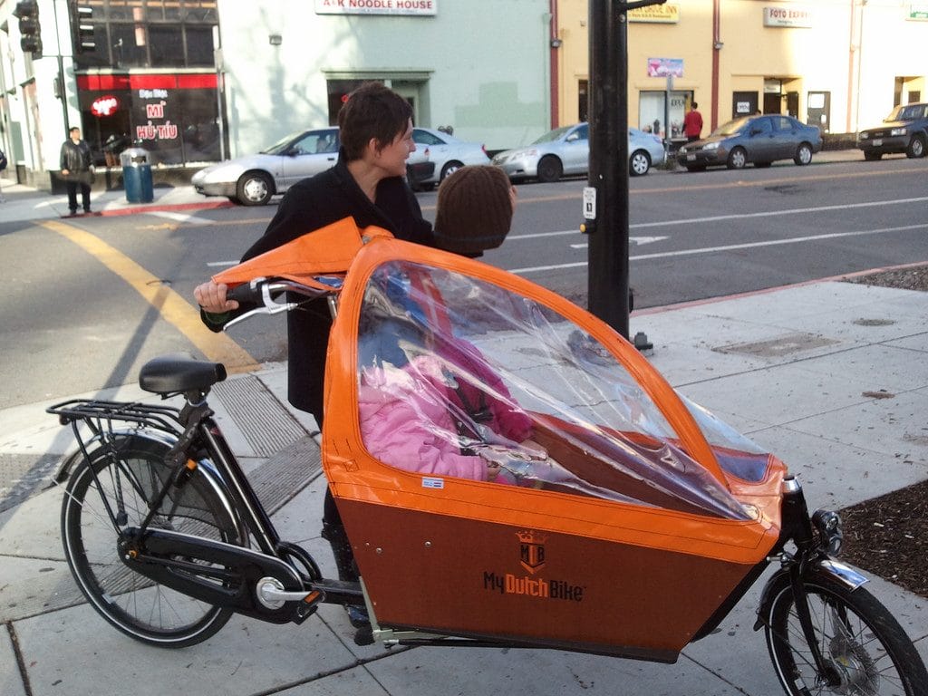 おすすめの自転車用レインカバー！雨の日に子どもを乗せるなら必需品 