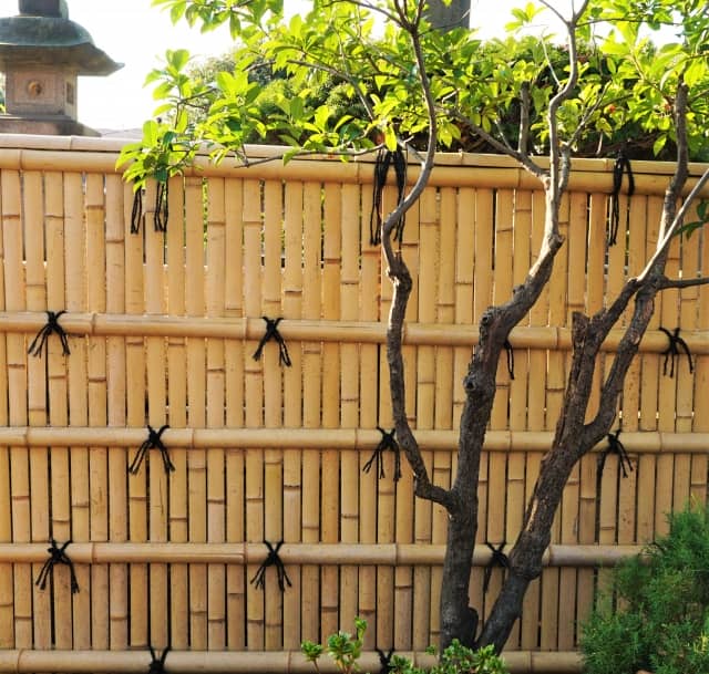 竹垣フェンスの作り方と種類｜DIYで和モダンな庭に！結び方やおすすめ商品も紹介