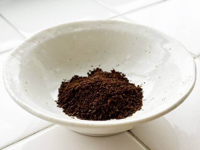 コーヒーかすの再利用方法10選 堆肥づくりや消臭剤 虫除けなどのさまざまな活用法を詳しく解説 農業 ガーデニング 園芸 家庭菜園マガジン Agri Pick