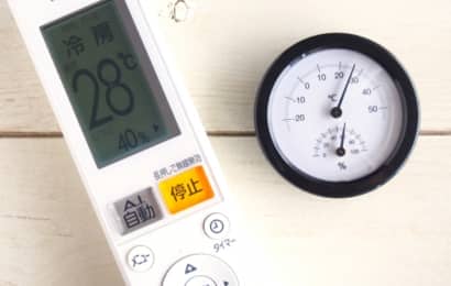 温湿度計とエアコンのリモコン